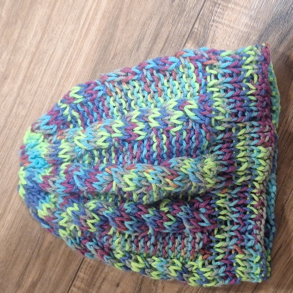 Multiple colors knit hat - Picture 2 of 2